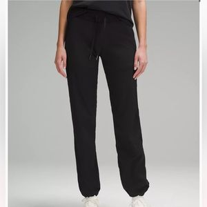 Dance Studio Mid-Rise
Pant *Regular